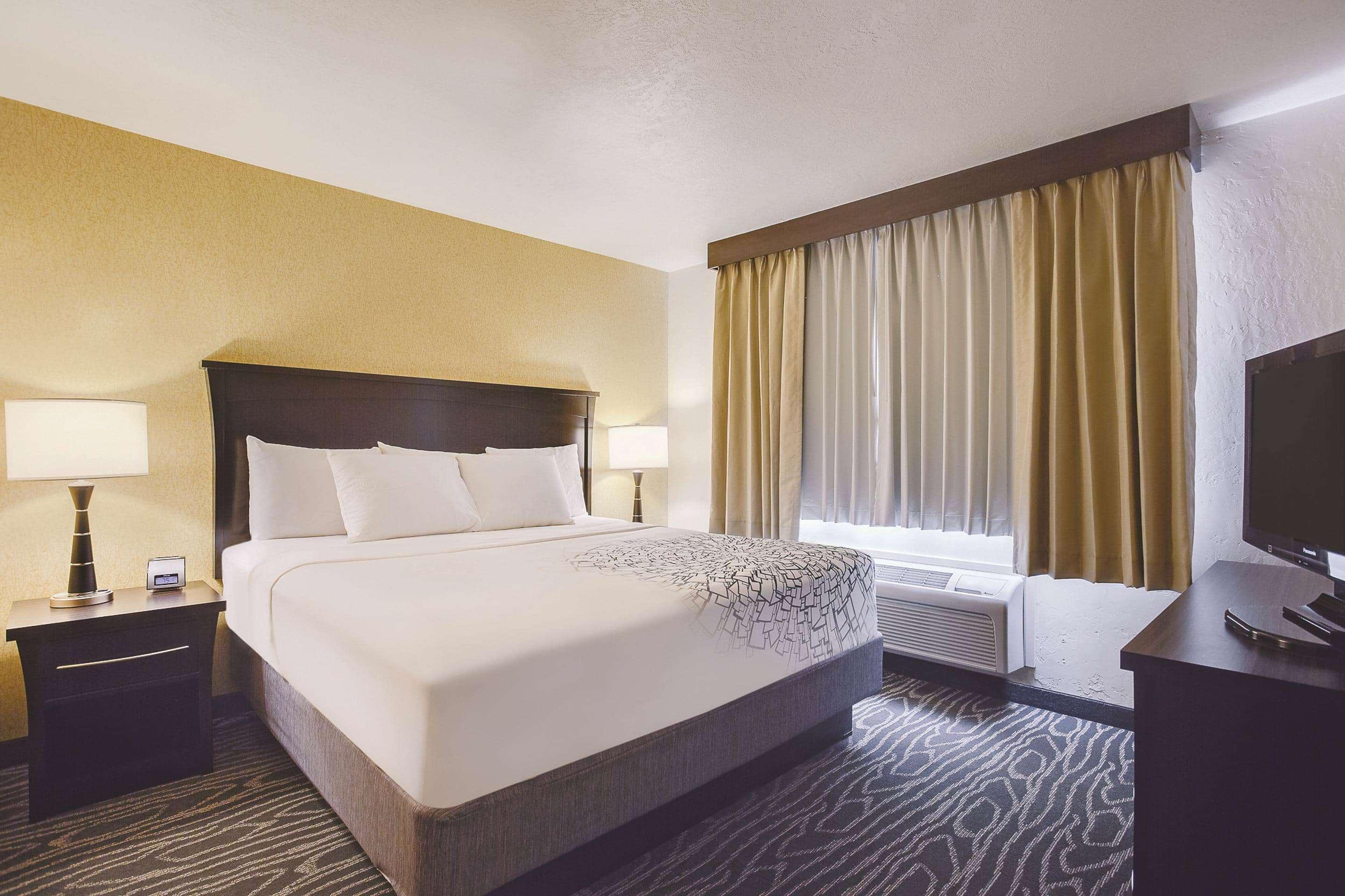 La Quinta By Wyndham Logan Hotel Luaran gambar