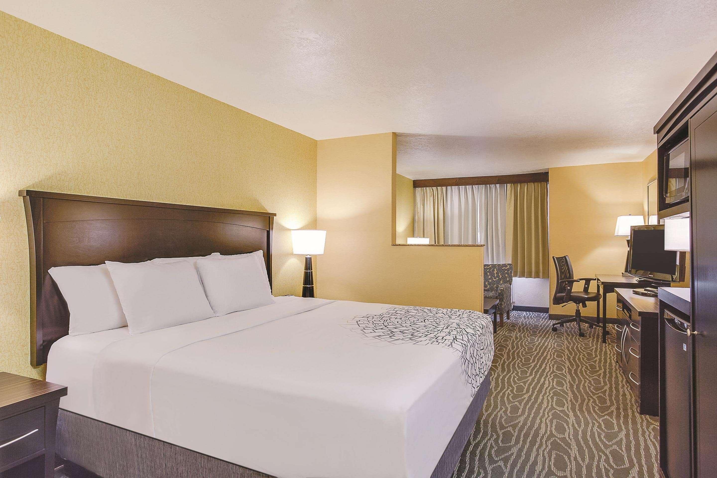 La Quinta By Wyndham Logan Hotel Luaran gambar