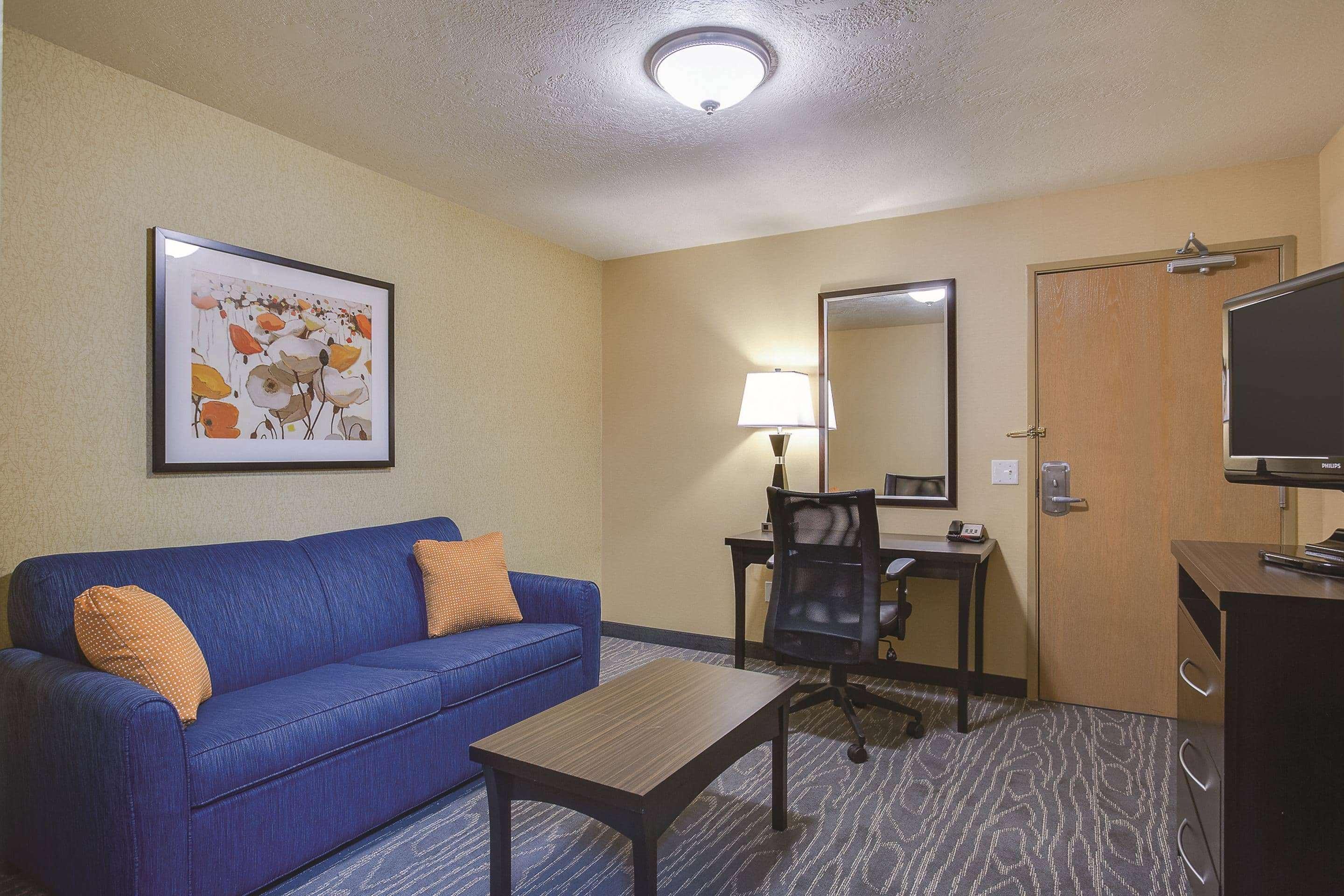 La Quinta By Wyndham Logan Hotel Luaran gambar