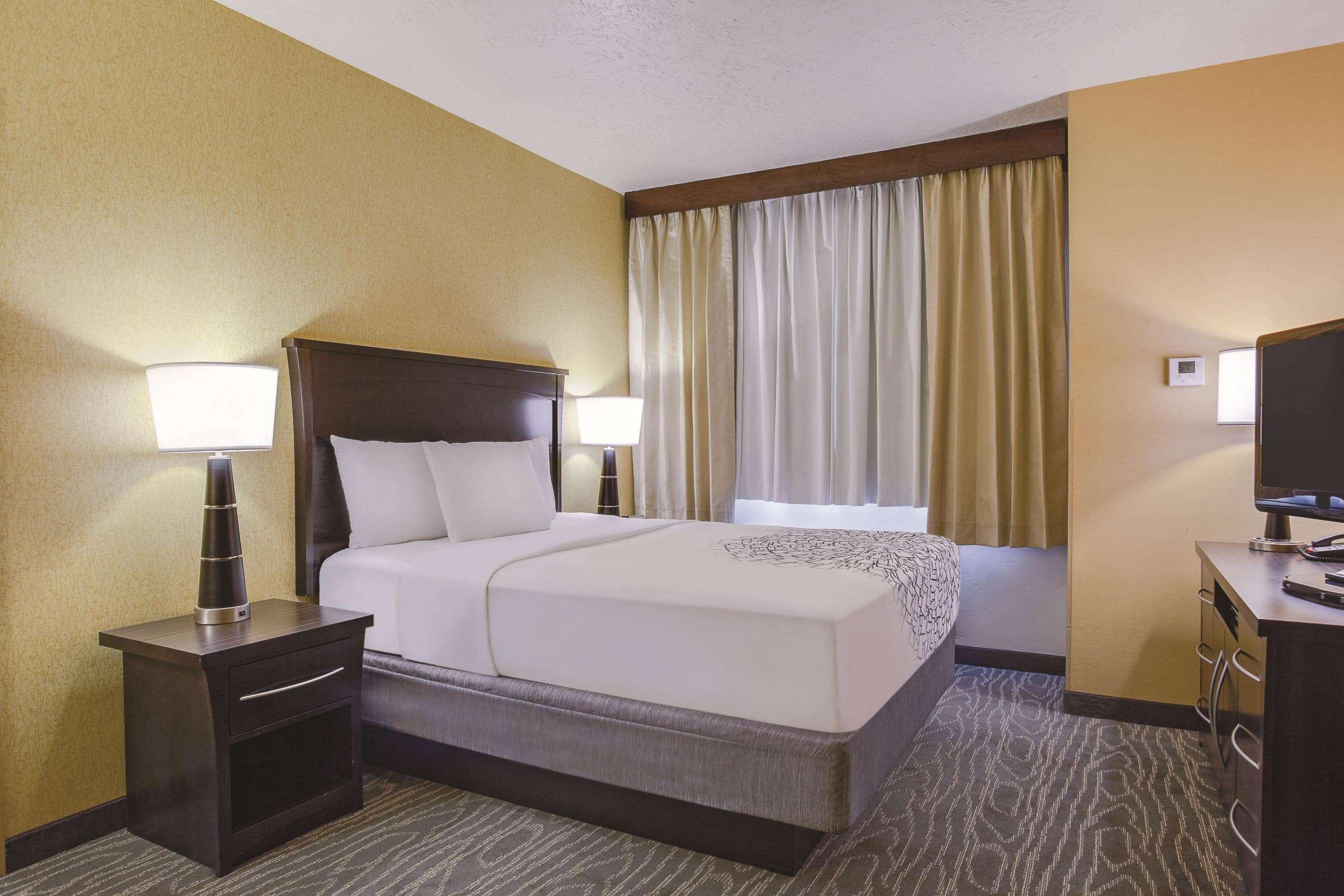 La Quinta By Wyndham Logan Hotel Luaran gambar