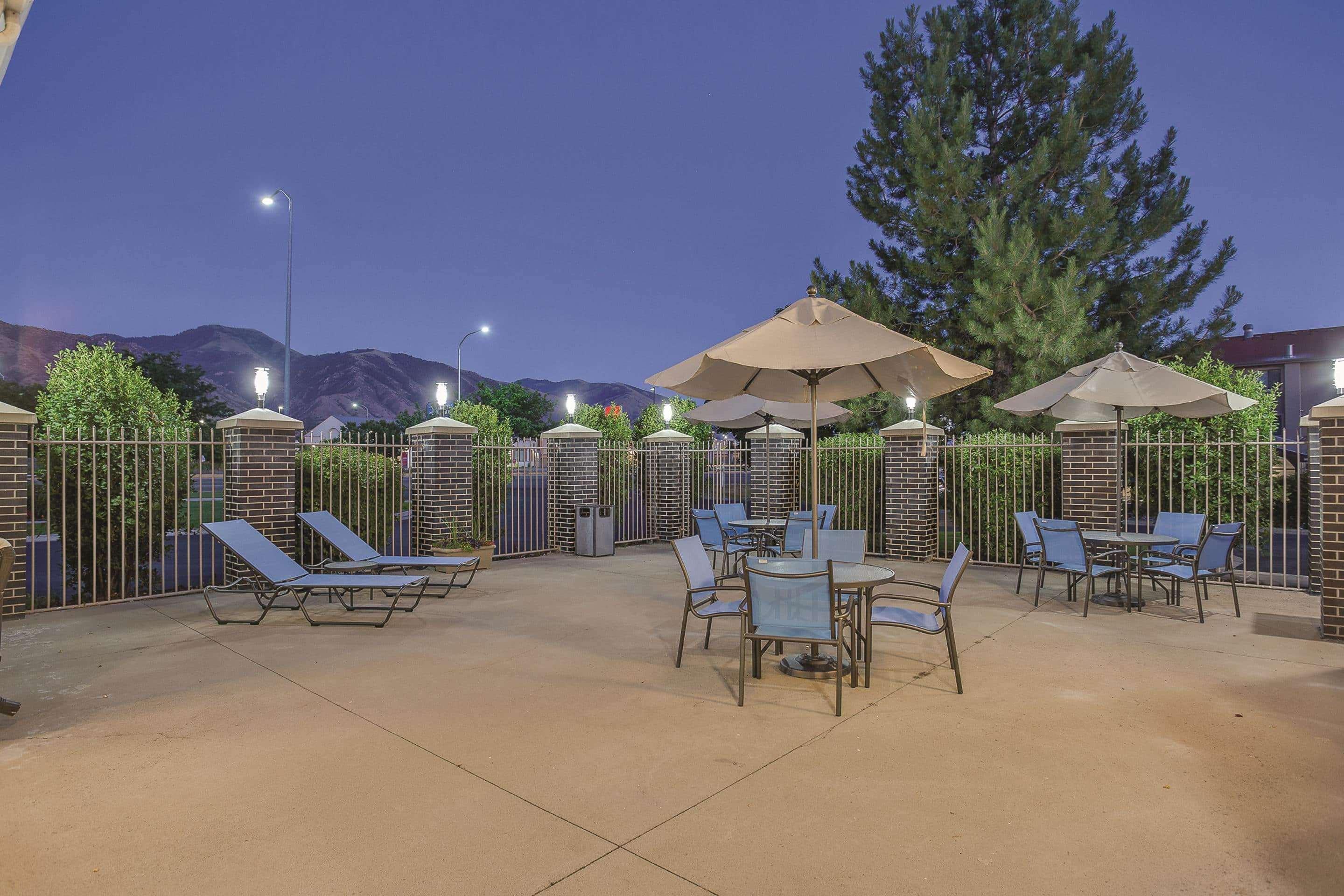 La Quinta By Wyndham Logan Hotel Luaran gambar