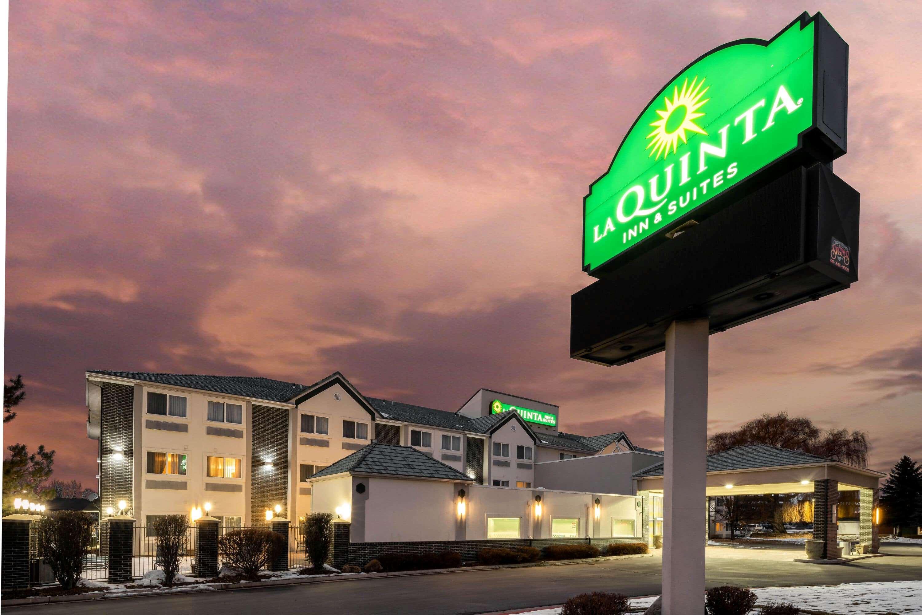 La Quinta By Wyndham Logan Hotel Luaran gambar