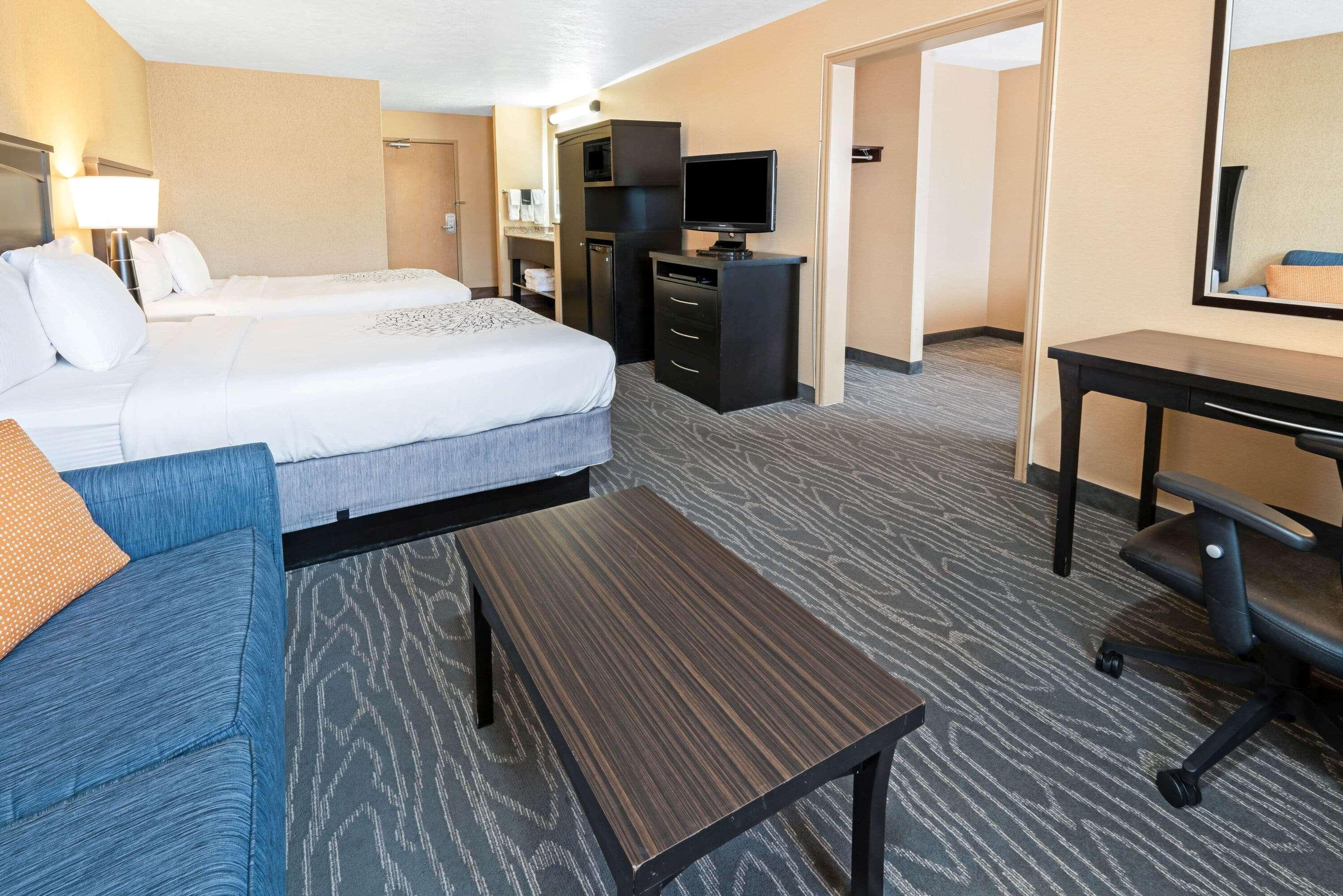 La Quinta By Wyndham Logan Hotel Luaran gambar