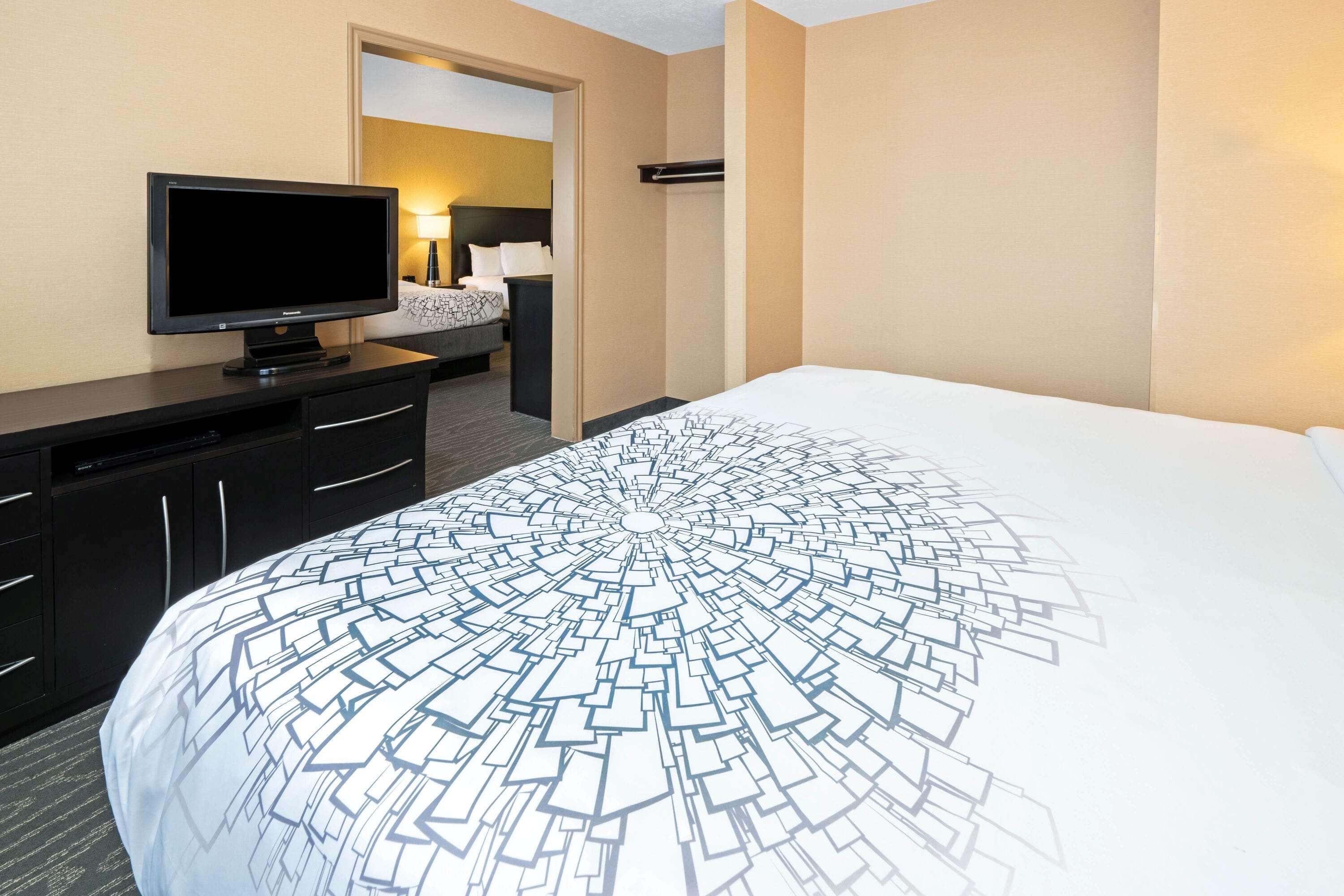 La Quinta By Wyndham Logan Hotel Luaran gambar
